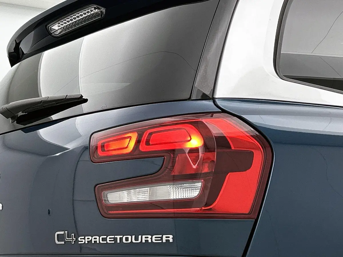 Business 130pk | 7 zitplaatsen | Navigatie | Achteruitrijcamera | Panoramische voorruit | Climate Control | Cruise Control | Parkeersensoren | Apple Carplay / Android Auto | DAB+ radio | Blu