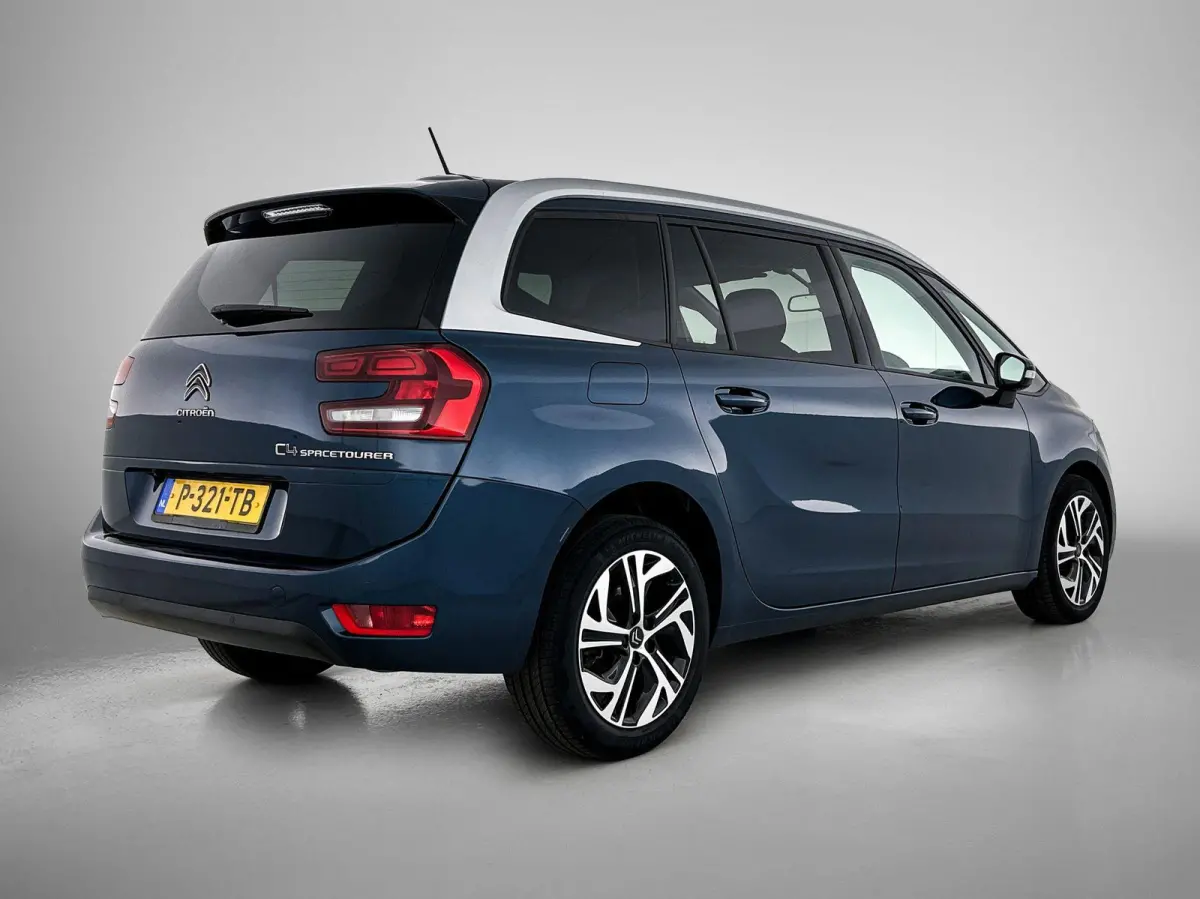 Business 130pk | 7 zitplaatsen | Navigatie | Achteruitrijcamera | Panoramische voorruit | Climate Control | Cruise Control | Parkeersensoren | Apple Carplay / Android Auto | DAB+ radio | Blu