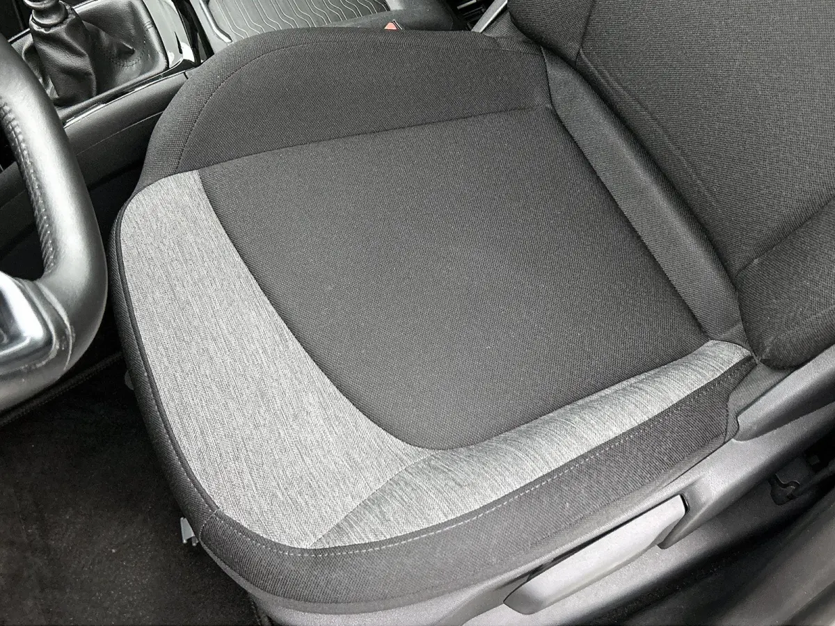 Business 130pk | 7 zitplaatsen | Navigatie | Achteruitrijcamera | Panoramische voorruit | Climate Control | Cruise Control | Parkeersensoren | Apple Carplay / Android Auto | DAB+ radio | Blu