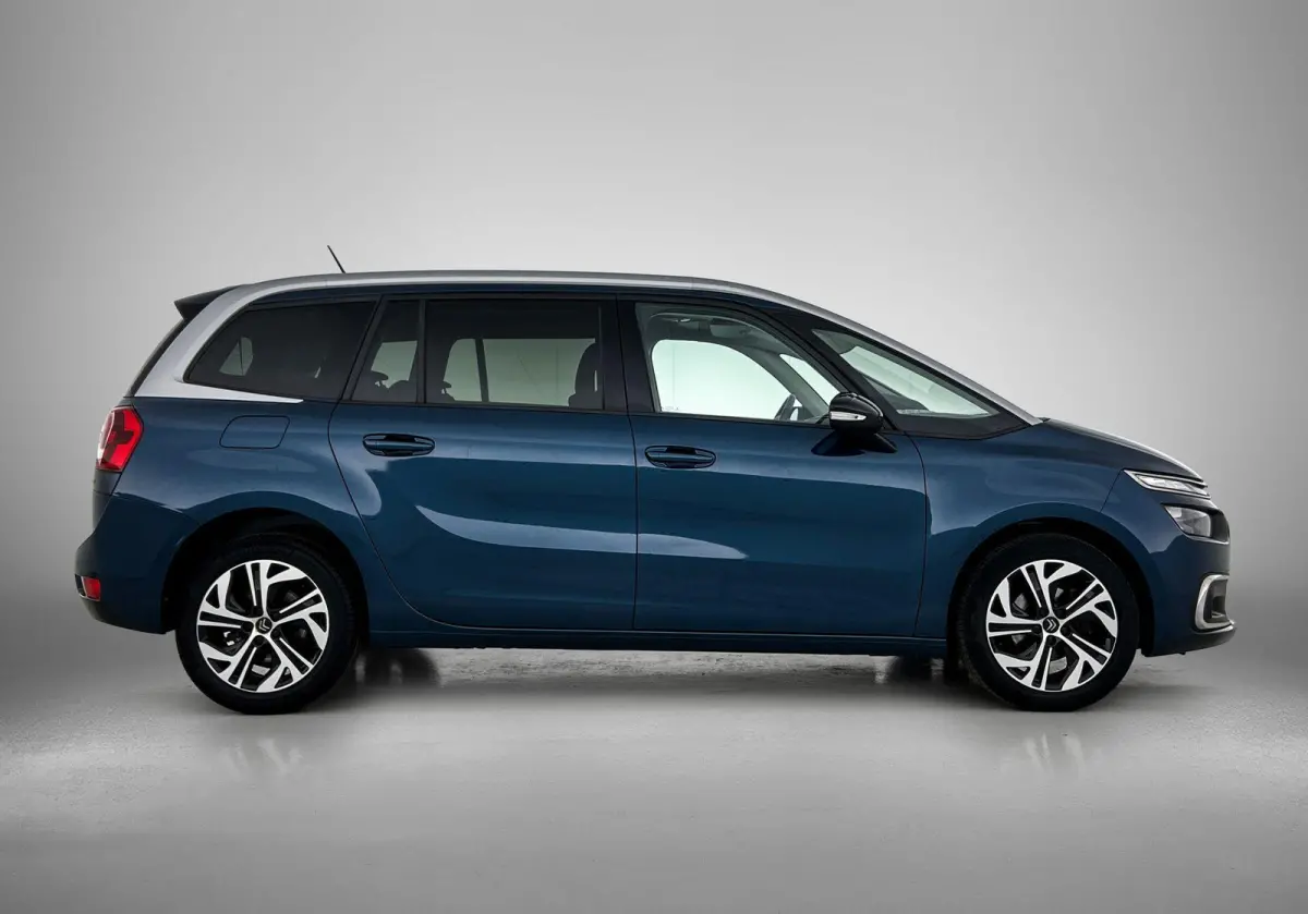 Business 130pk | 7 zitplaatsen | Navigatie | Achteruitrijcamera | Panoramische voorruit | Climate Control | Cruise Control | Parkeersensoren | Apple Carplay / Android Auto | DAB+ radio | Blu