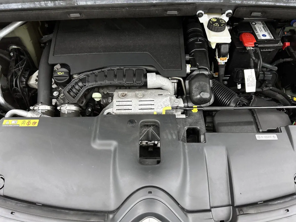 Business 130pk | 7 zitplaatsen | Navigatie | Achteruitrijcamera | Panoramische voorruit | Climate Control | Cruise Control | Parkeersensoren | Apple Carplay / Android Auto | DAB+ radio | Blu