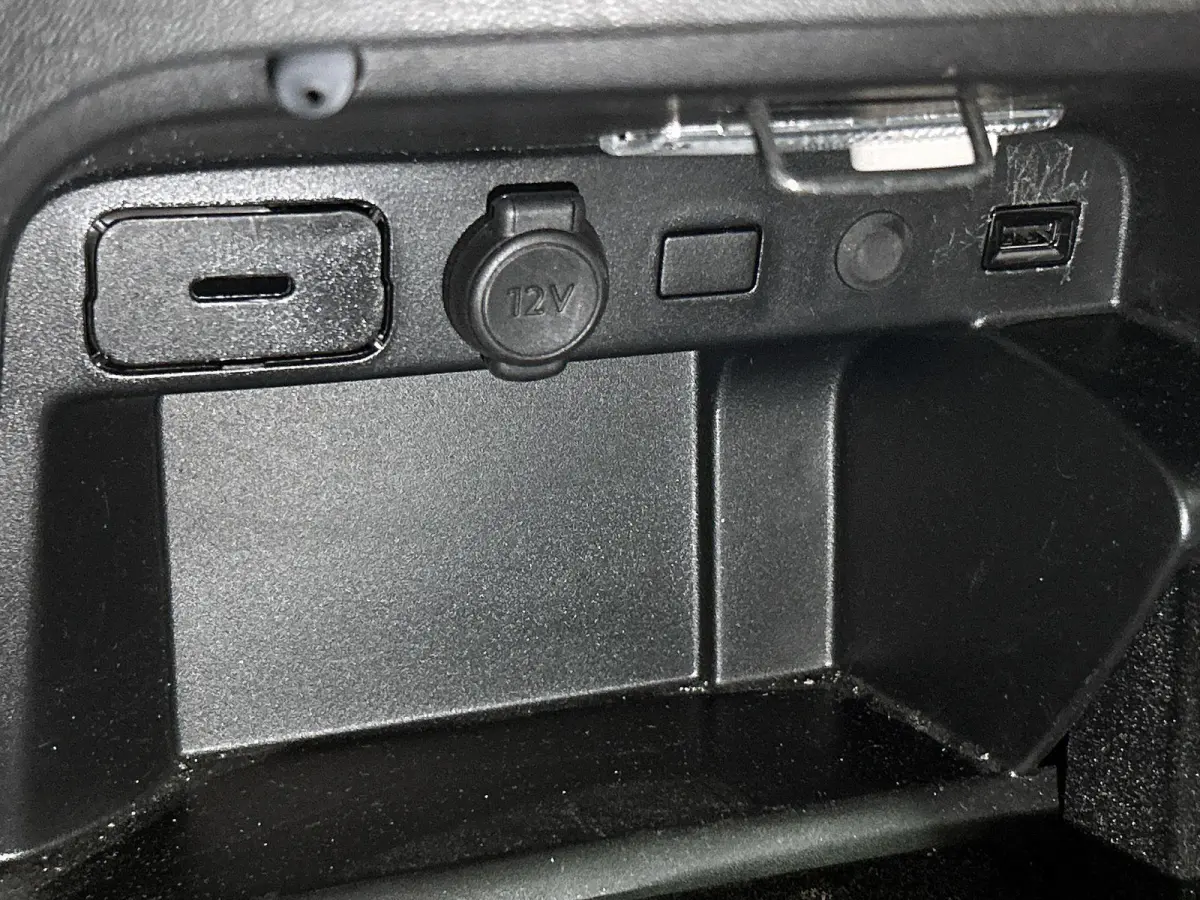 Business 130pk | 7 zitplaatsen | Navigatie | Achteruitrijcamera | Panoramische voorruit | Climate Control | Cruise Control | Parkeersensoren | Apple Carplay / Android Auto | DAB+ radio | Blu