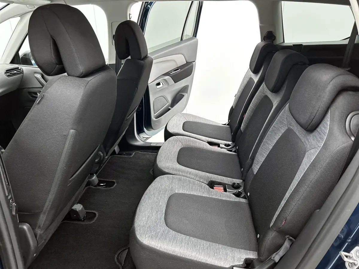 Business 130pk | 7 zitplaatsen | Navigatie | Achteruitrijcamera | Panoramische voorruit | Climate Control | Cruise Control | Parkeersensoren | Apple Carplay / Android Auto | DAB+ radio | Blu