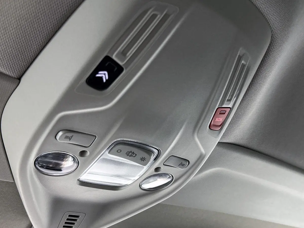 Business 130pk | 7 zitplaatsen | Navigatie | Achteruitrijcamera | Panoramische voorruit | Climate Control | Cruise Control | Parkeersensoren | Apple Carplay / Android Auto | DAB+ radio | Blu
