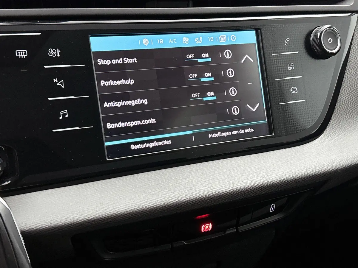 Business 130pk | 7 zitplaatsen | Navigatie | Achteruitrijcamera | Panoramische voorruit | Climate Control | Cruise Control | Parkeersensoren | Apple Carplay / Android Auto | DAB+ radio | Blu