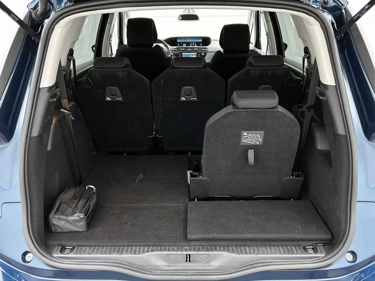 Business 130pk | 7 zitplaatsen | Navigatie | Achteruitrijcamera | Panoramische voorruit | Climate Control | Cruise Control | Parkeersensoren | Apple Carplay / Android Auto | DAB+ radio | Blu