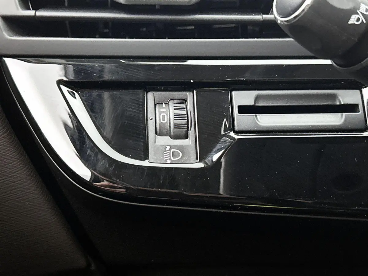 Business 130pk | 7 zitplaatsen | Navigatie | Achteruitrijcamera | Panoramische voorruit | Climate Control | Cruise Control | Parkeersensoren | Apple Carplay / Android Auto | DAB+ radio | Blu