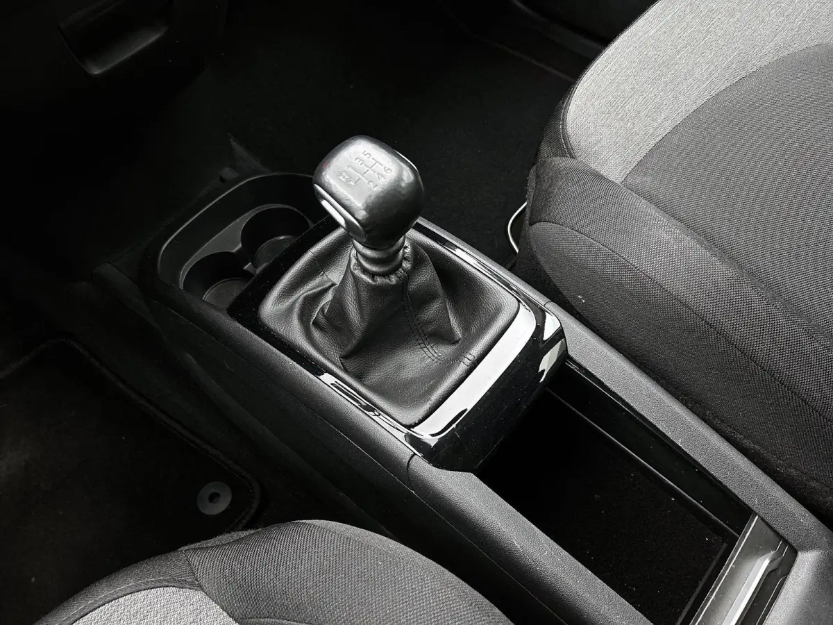 Business 130pk | 7 zitplaatsen | Navigatie | Achteruitrijcamera | Panoramische voorruit | Climate Control | Cruise Control | Parkeersensoren | Apple Carplay / Android Auto | DAB+ radio | Blu