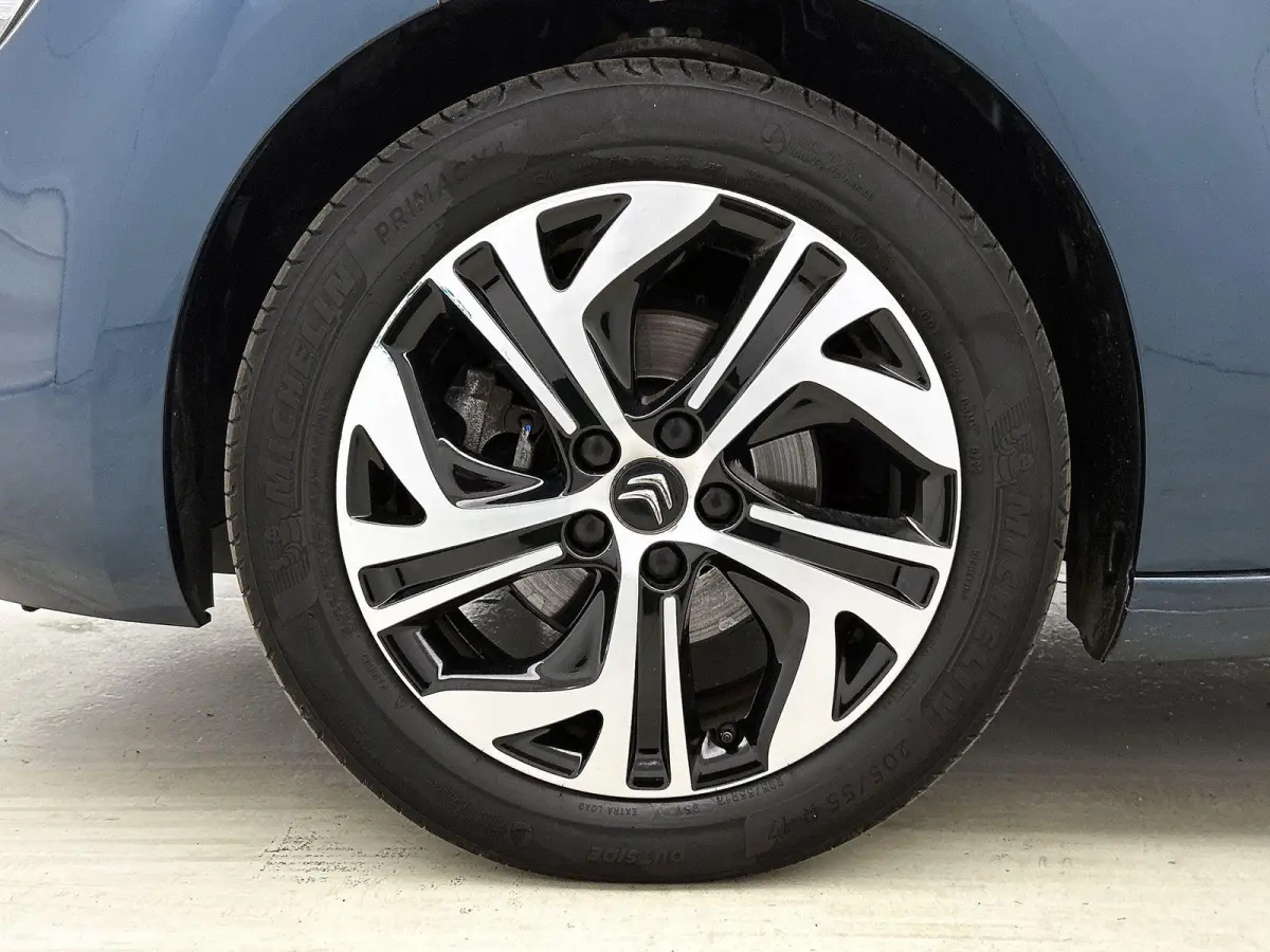 Business 130pk | 7 zitplaatsen | Navigatie | Achteruitrijcamera | Panoramische voorruit | Climate Control | Cruise Control | Parkeersensoren | Apple Carplay / Android Auto | DAB+ radio | Blu