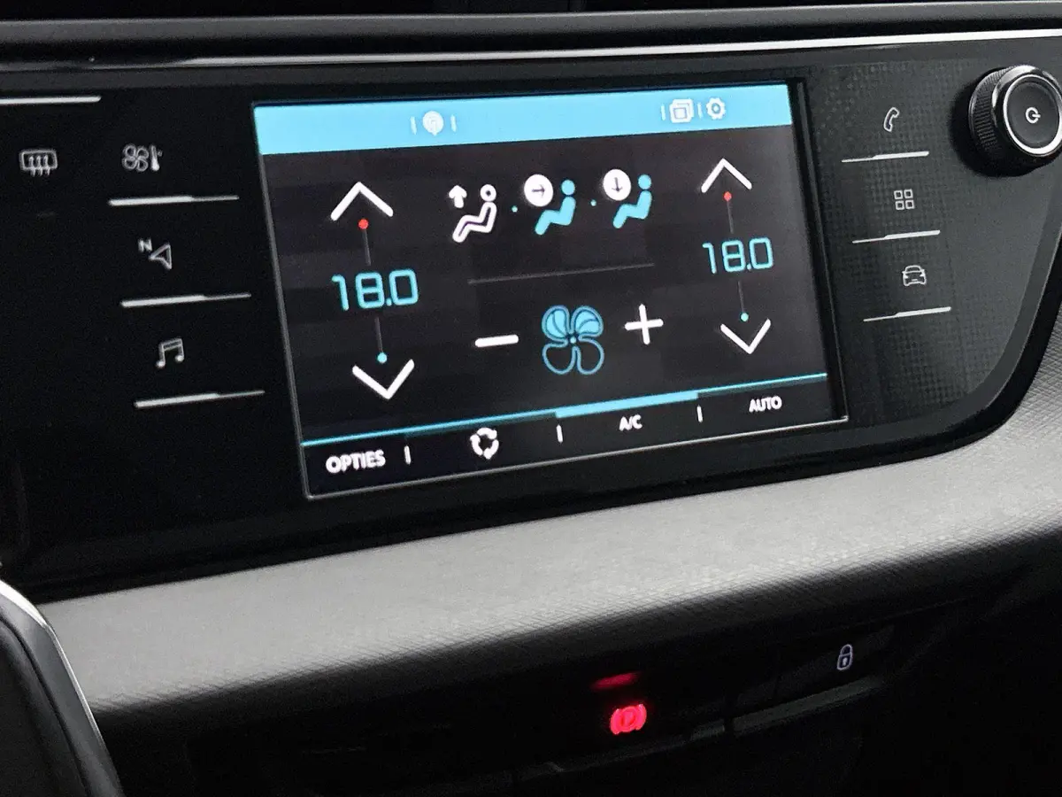 Business 130pk | 7 zitplaatsen | Navigatie | Achteruitrijcamera | Panoramische voorruit | Climate Control | Cruise Control | Parkeersensoren | Apple Carplay / Android Auto | DAB+ radio | Blu
