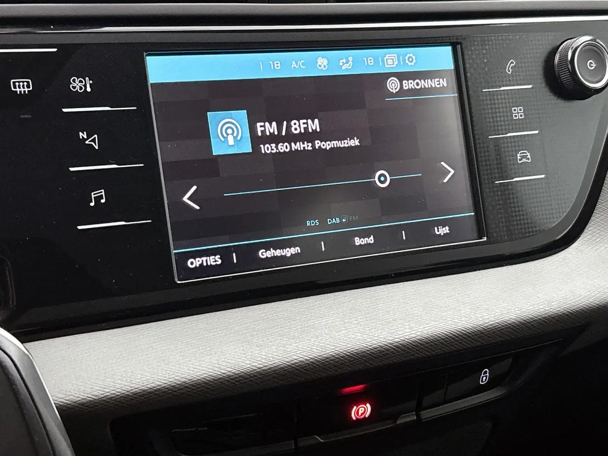 Business 130pk | 7 zitplaatsen | Navigatie | Achteruitrijcamera | Panoramische voorruit | Climate Control | Cruise Control | Parkeersensoren | Apple Carplay / Android Auto | DAB+ radio | Blu
