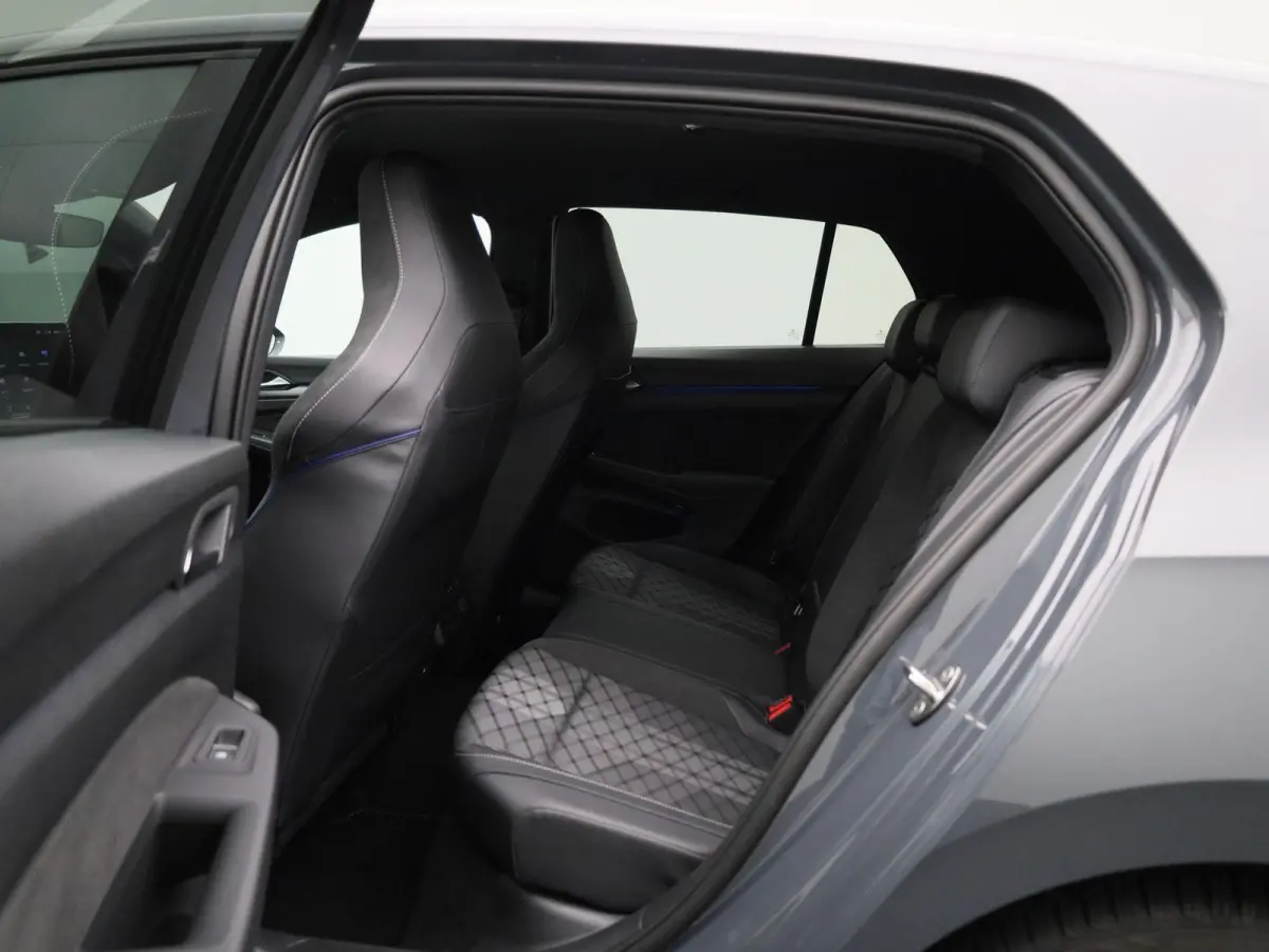 1.5 eTSI R-Line Edition | AUTOMAAT | ACHTERUITRIJCAMERA | SFEERVERLICHTING | STOELVERWARMING | STUURVERWARMING | APPLE CARPLAY - ANDROID AUTO | ADAPTIVE CRUISE CONTROL |