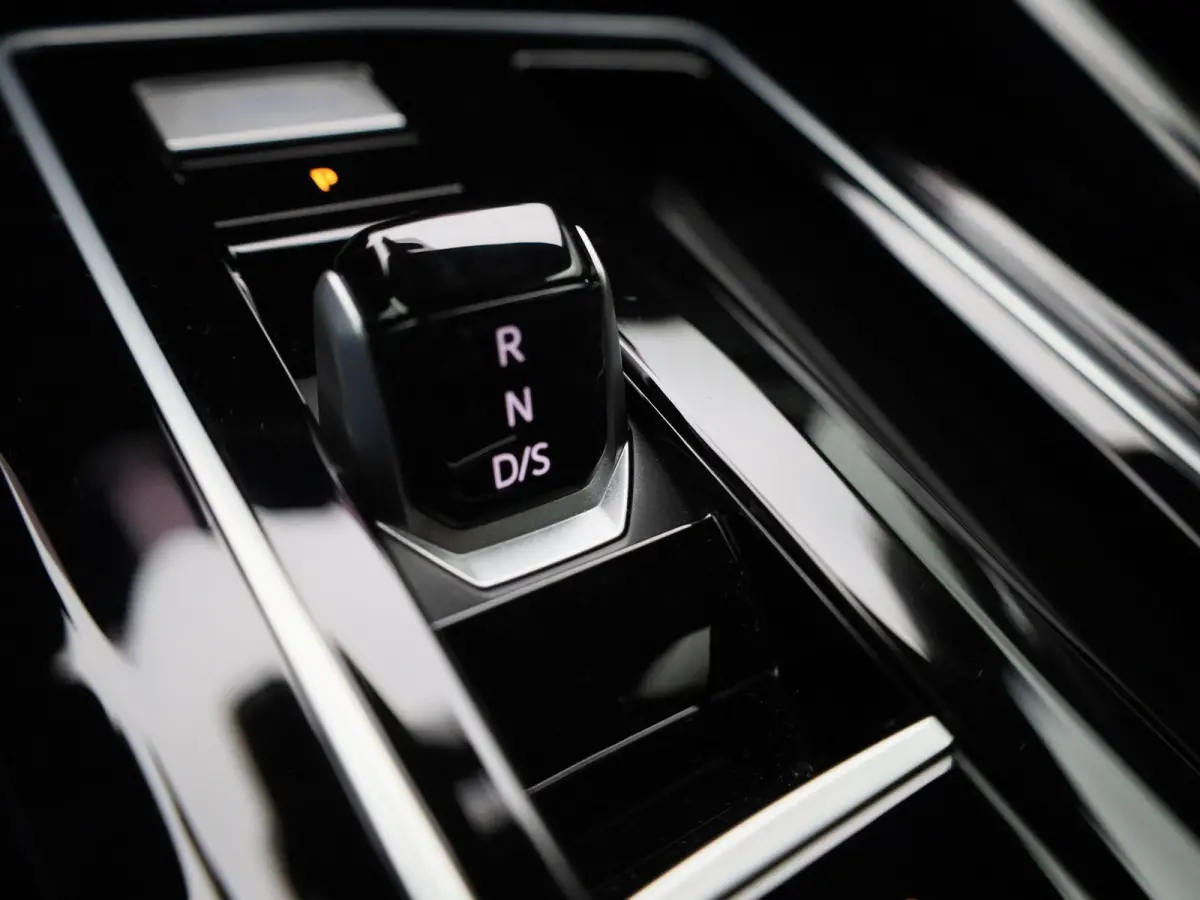 1.5 eTSI R-Line Edition | AUTOMAAT | ACHTERUITRIJCAMERA | SFEERVERLICHTING | STOELVERWARMING | STUURVERWARMING | APPLE CARPLAY - ANDROID AUTO | ADAPTIVE CRUISE CONTROL |