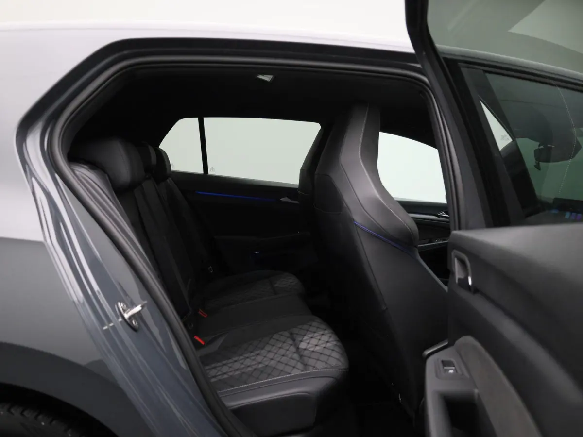 1.5 eTSI R-Line Edition | AUTOMAAT | ACHTERUITRIJCAMERA | SFEERVERLICHTING | STOELVERWARMING | STUURVERWARMING | APPLE CARPLAY - ANDROID AUTO | ADAPTIVE CRUISE CONTROL |