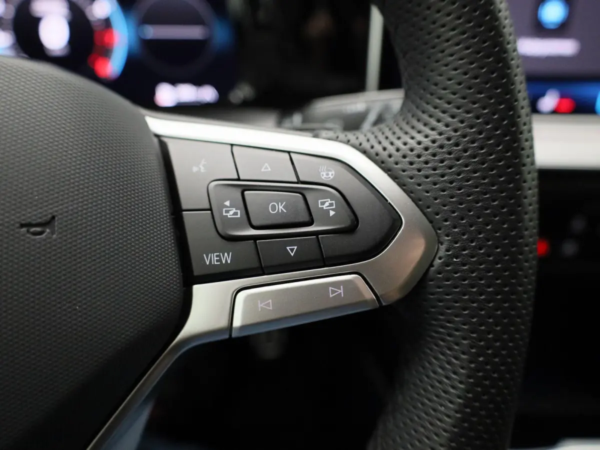 1.5 eTSI R-Line Edition | AUTOMAAT | ACHTERUITRIJCAMERA | SFEERVERLICHTING | STOELVERWARMING | STUURVERWARMING | APPLE CARPLAY - ANDROID AUTO | ADAPTIVE CRUISE CONTROL |
