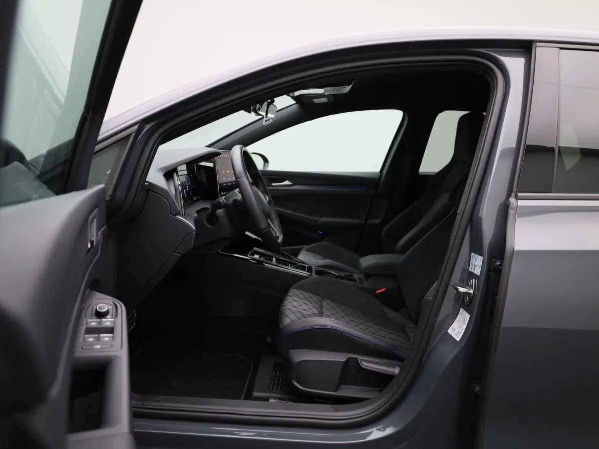 1.5 eTSI R-Line Edition | AUTOMAAT | ACHTERUITRIJCAMERA | SFEERVERLICHTING | STOELVERWARMING | STUURVERWARMING | APPLE CARPLAY - ANDROID AUTO | ADAPTIVE CRUISE CONTROL |