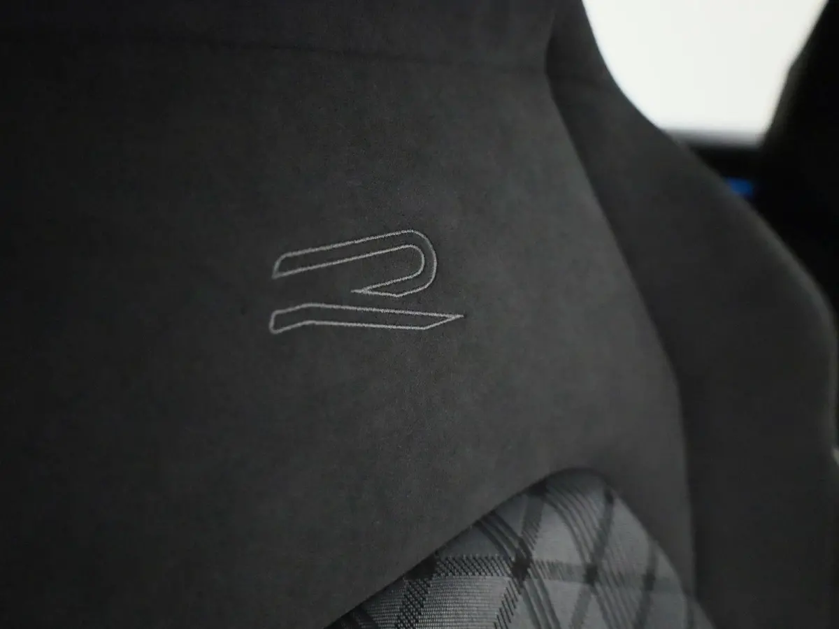 1.5 eTSI R-Line Edition | AUTOMAAT | ACHTERUITRIJCAMERA | SFEERVERLICHTING | STOELVERWARMING | STUURVERWARMING | APPLE CARPLAY - ANDROID AUTO | ADAPTIVE CRUISE CONTROL |