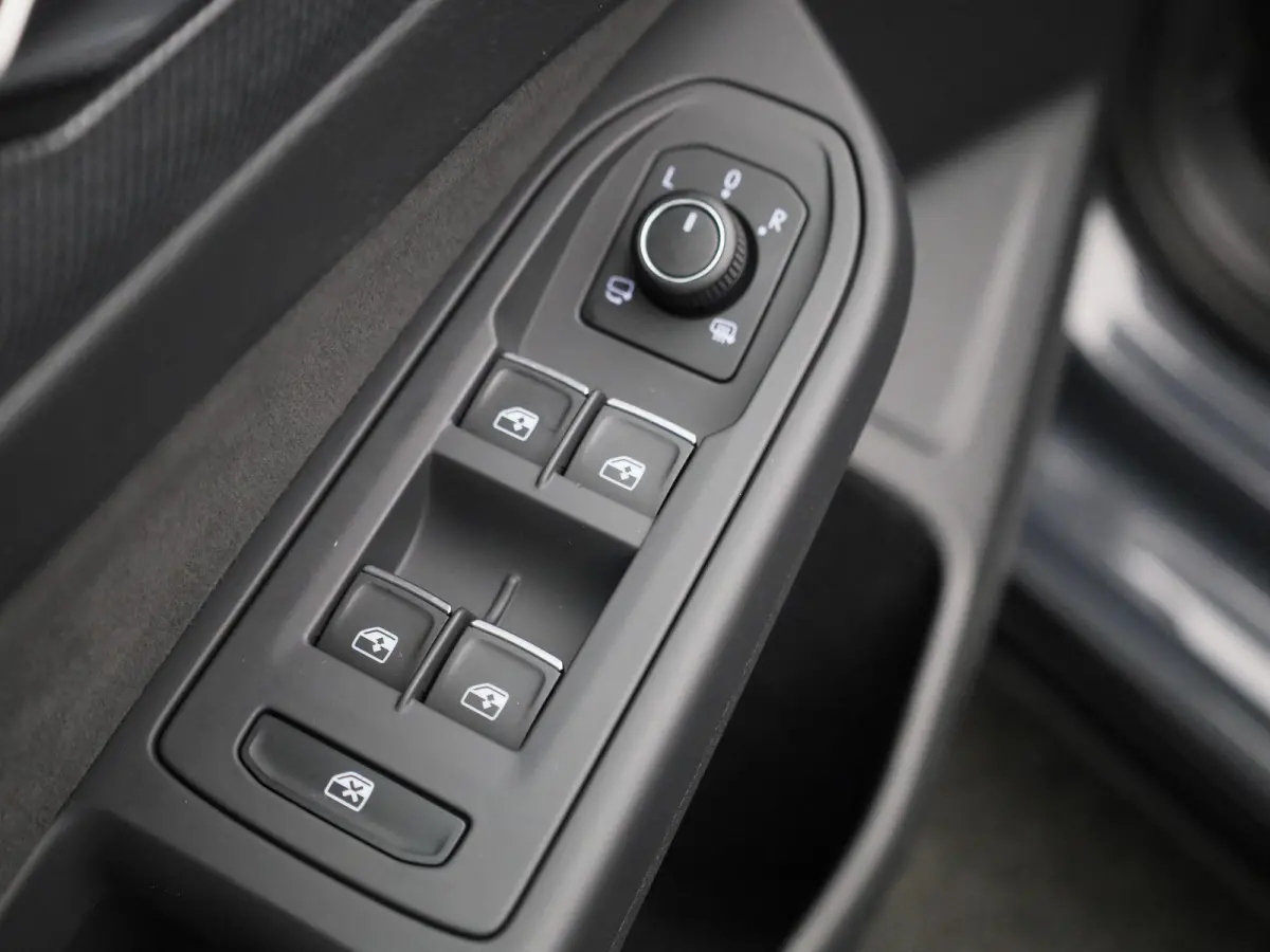 1.5 eTSI R-Line Edition | AUTOMAAT | ACHTERUITRIJCAMERA | SFEERVERLICHTING | STOELVERWARMING | STUURVERWARMING | APPLE CARPLAY - ANDROID AUTO | ADAPTIVE CRUISE CONTROL |