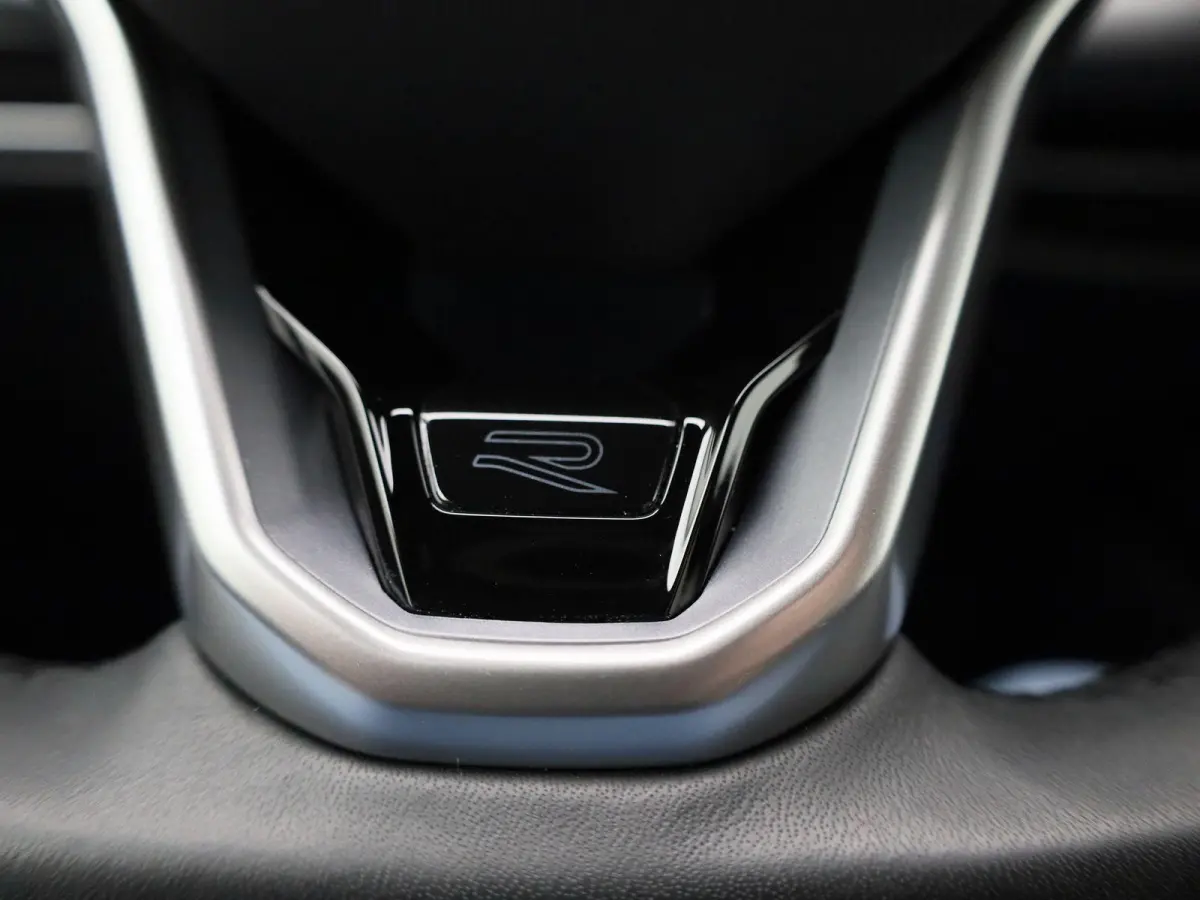 1.5 eTSI R-Line Edition | AUTOMAAT | ACHTERUITRIJCAMERA | SFEERVERLICHTING | STOELVERWARMING | STUURVERWARMING | APPLE CARPLAY - ANDROID AUTO | ADAPTIVE CRUISE CONTROL |
