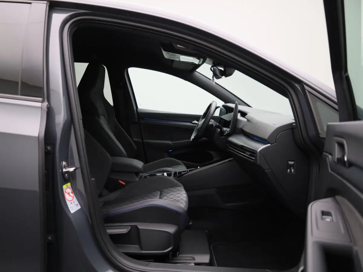 1.5 eTSI R-Line Edition | AUTOMAAT | ACHTERUITRIJCAMERA | SFEERVERLICHTING | STOELVERWARMING | STUURVERWARMING | APPLE CARPLAY - ANDROID AUTO | ADAPTIVE CRUISE CONTROL |