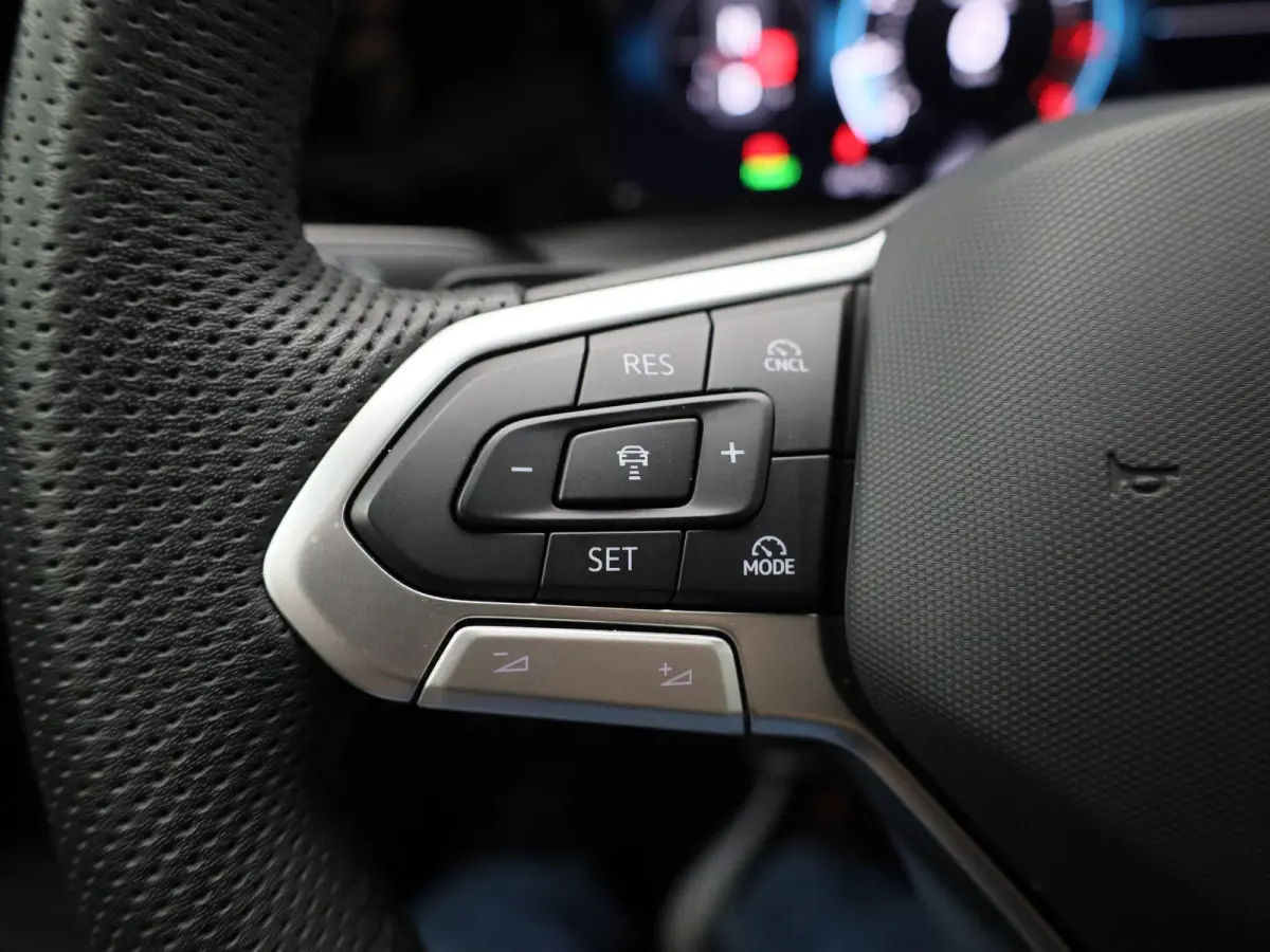 1.5 eTSI R-Line Edition | AUTOMAAT | ACHTERUITRIJCAMERA | SFEERVERLICHTING | STOELVERWARMING | STUURVERWARMING | APPLE CARPLAY - ANDROID AUTO | ADAPTIVE CRUISE CONTROL |