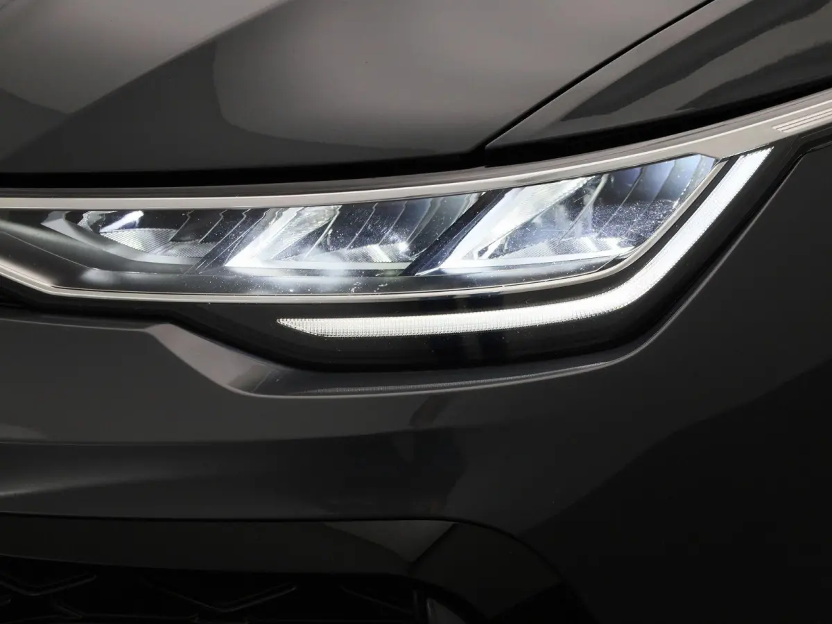1.5 eTSI R-Line Edition | AUTOMAAT | ACHTERUITRIJCAMERA | SFEERVERLICHTING | STOELVERWARMING | STUURVERWARMING | APPLE CARPLAY - ANDROID AUTO | ADAPTIVE CRUISE CONTROL |