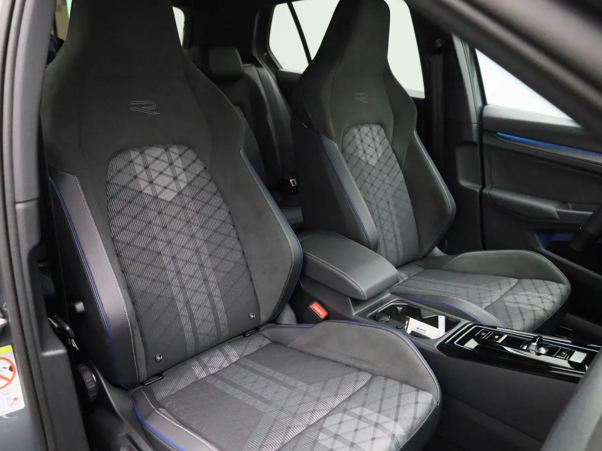 1.5 eTSI R-Line Edition | AUTOMAAT | ACHTERUITRIJCAMERA | SFEERVERLICHTING | STOELVERWARMING | STUURVERWARMING | APPLE CARPLAY - ANDROID AUTO | ADAPTIVE CRUISE CONTROL |