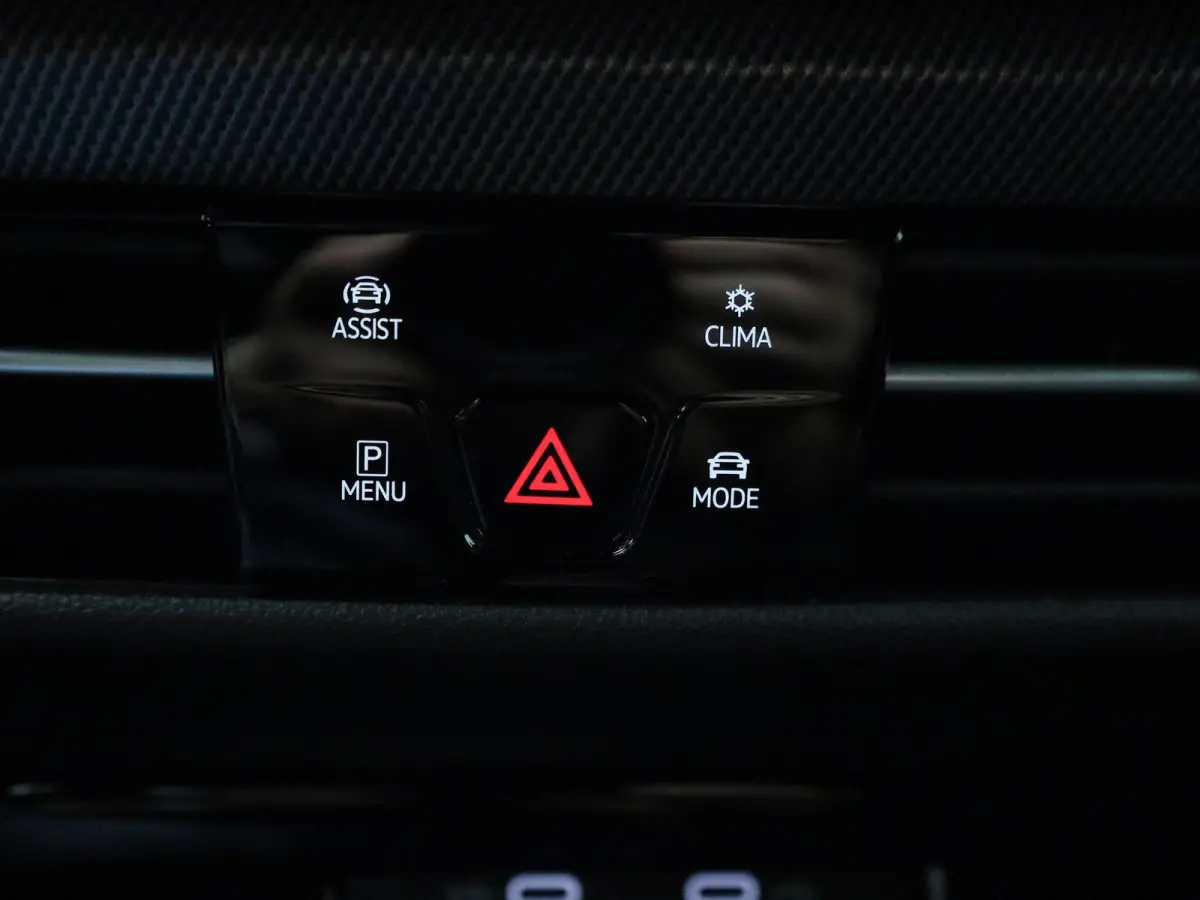 1.5 eTSI R-Line Edition | AUTOMAAT | ACHTERUITRIJCAMERA | SFEERVERLICHTING | STOELVERWARMING | STUURVERWARMING | APPLE CARPLAY - ANDROID AUTO | ADAPTIVE CRUISE CONTROL |