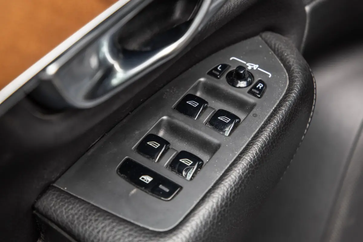 2.0 T8 Twin Engine AWD Inscription / 7P / SOH 90%