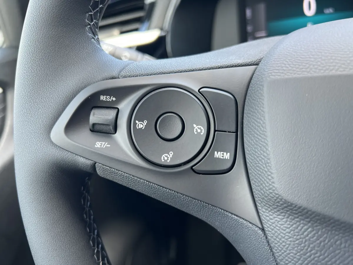 GS | Dode hoek waarschuwing | Infotainment pakket | IntelliLux LED Matrix-verlichting, inclusief LED matrix koplampen met automatische niveauregeling, Automatisch grootlicht