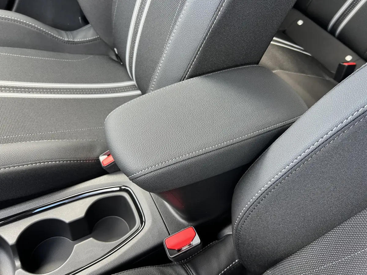 GS | Dode hoek waarschuwing | Infotainment pakket | IntelliLux LED Matrix-verlichting, inclusief LED matrix koplampen met automatische niveauregeling, Automatisch grootlicht