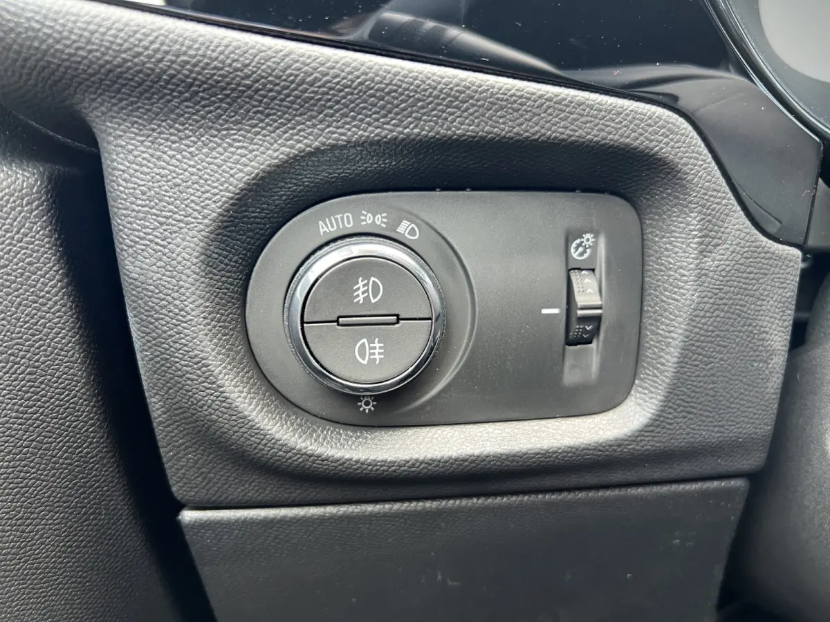 GS | Dode hoek waarschuwing | Infotainment pakket | IntelliLux LED Matrix-verlichting, inclusief LED matrix koplampen met automatische niveauregeling, Automatisch grootlicht