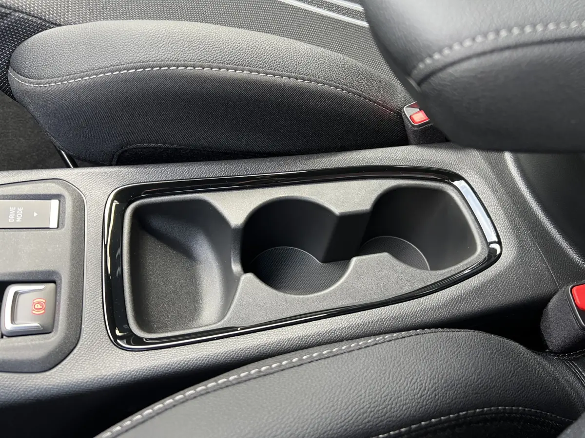 GS | Dode hoek waarschuwing | Infotainment pakket | IntelliLux LED Matrix-verlichting, inclusief LED matrix koplampen met automatische niveauregeling, Automatisch grootlicht