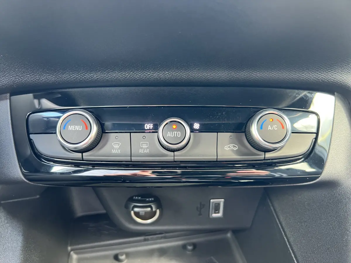 GS | Dode hoek waarschuwing | Infotainment pakket | IntelliLux LED Matrix-verlichting, inclusief LED matrix koplampen met automatische niveauregeling, Automatisch grootlicht