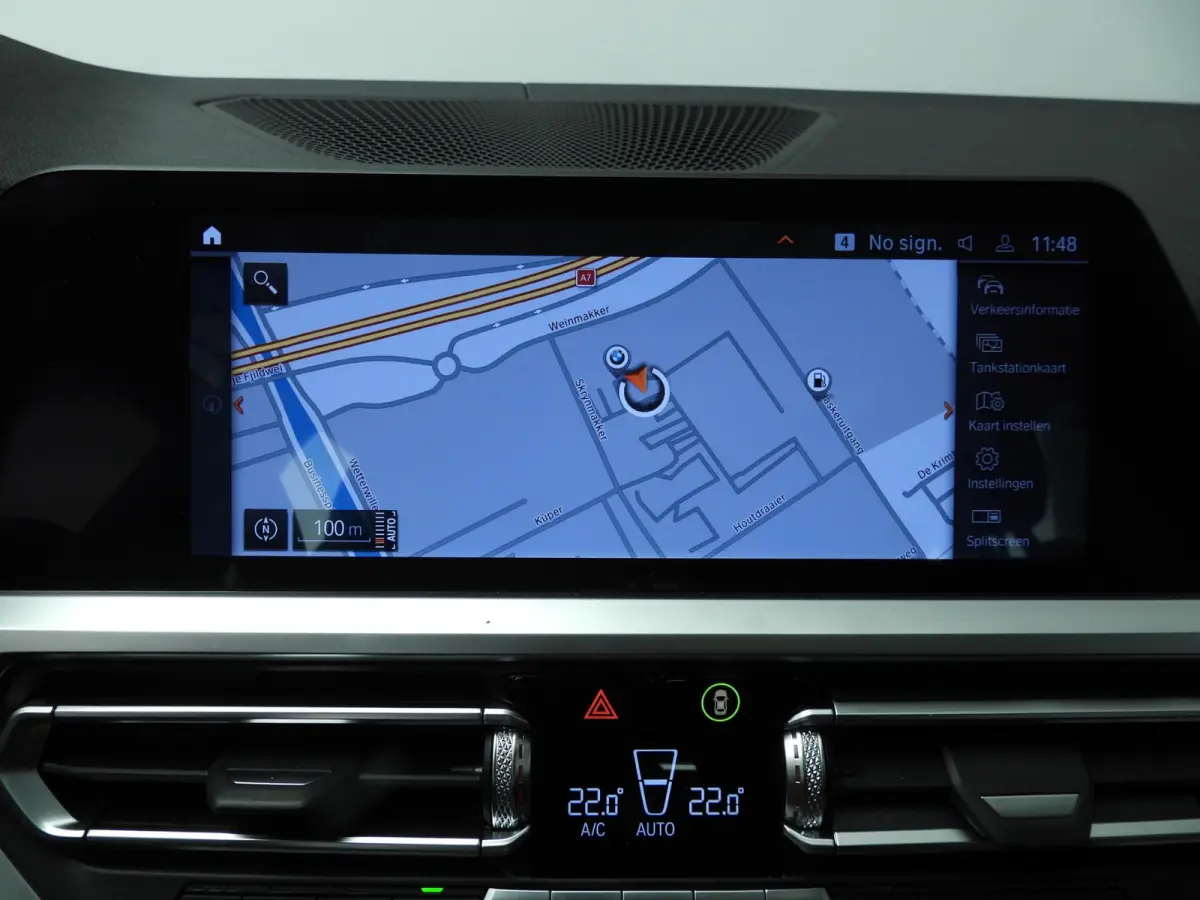 330i xDrive | M-Sportpakket | LED | Leder | Navigatie | Active cruise | Panoramadak | Trekhaak | DAB | Hifi speakers | Alu 18 inch