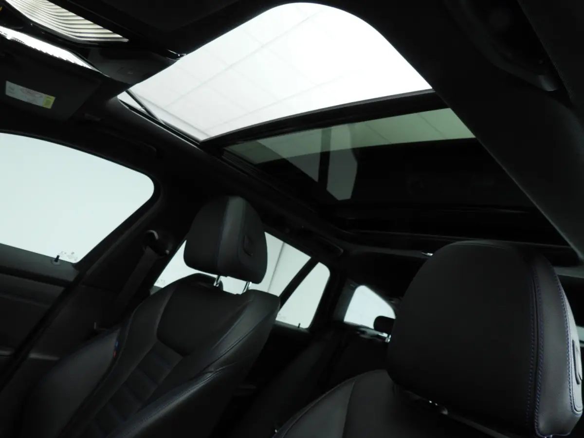 330i xDrive | M-Sportpakket | LED | Leder | Navigatie | Active cruise | Panoramadak | Trekhaak | DAB | Hifi speakers | Alu 18 inch