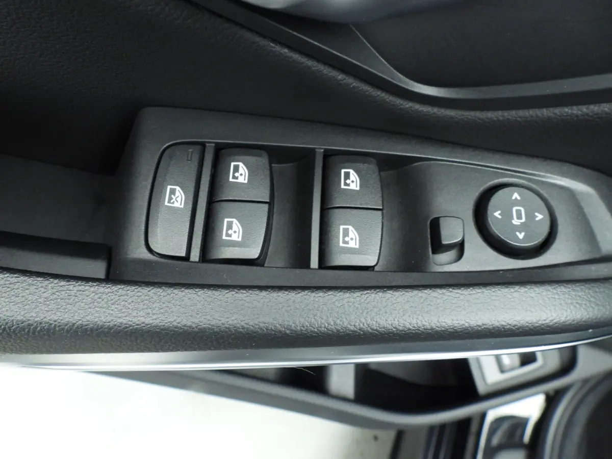 330i xDrive | M-Sportpakket | LED | Leder | Navigatie | Active cruise | Panoramadak | Trekhaak | DAB | Hifi speakers | Alu 18 inch