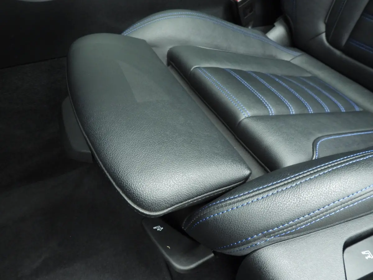 330i xDrive | M-Sportpakket | LED | Leder | Navigatie | Active cruise | Panoramadak | Trekhaak | DAB | Hifi speakers | Alu 18 inch