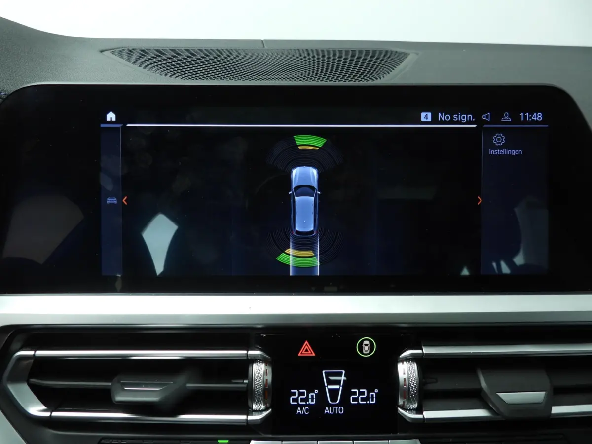 330i xDrive | M-Sportpakket | LED | Leder | Navigatie | Active cruise | Panoramadak | Trekhaak | DAB | Hifi speakers | Alu 18 inch