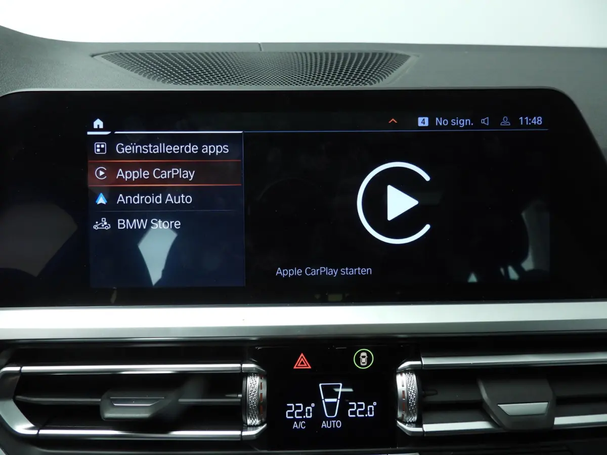330i xDrive | M-Sportpakket | LED | Leder | Navigatie | Active cruise | Panoramadak | Trekhaak | DAB | Hifi speakers | Alu 18 inch