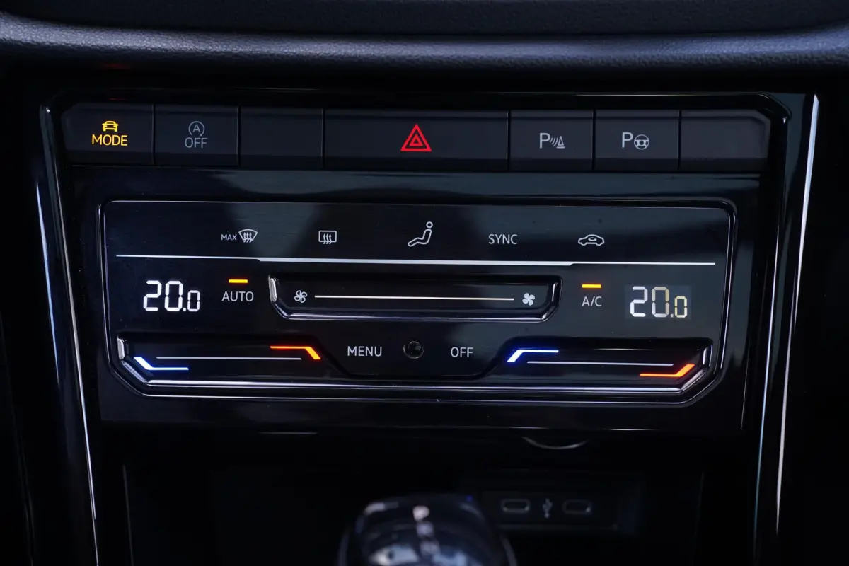 1.5 TSI R-Line Apple Carplay Panodak Achteruitrijcamera Digital Display