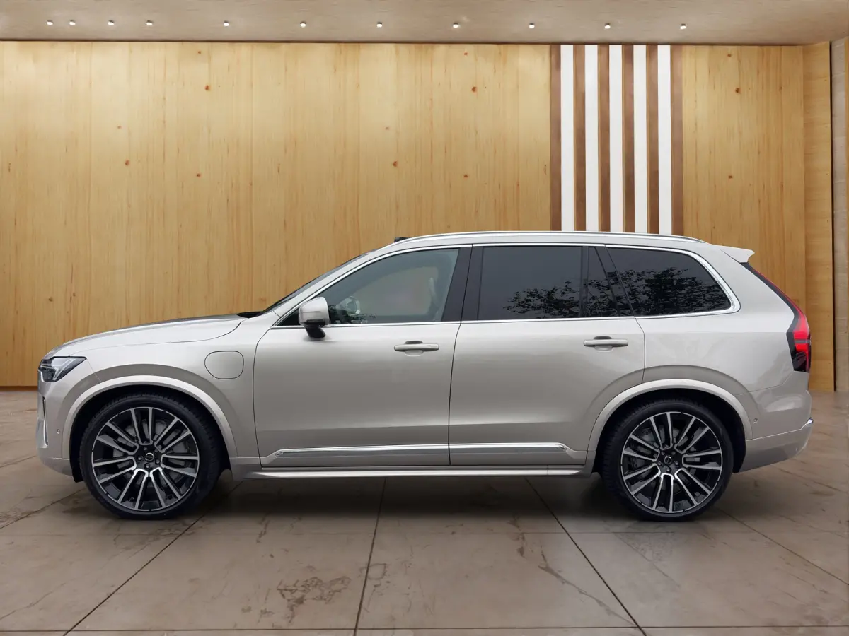 Ultra Bright Recharge Plug-In Hybrid AWD | Luchtvering | Bowers&Wilkins | 360 Camera | Panoramadak | Stoel + Stuur Verwarming |