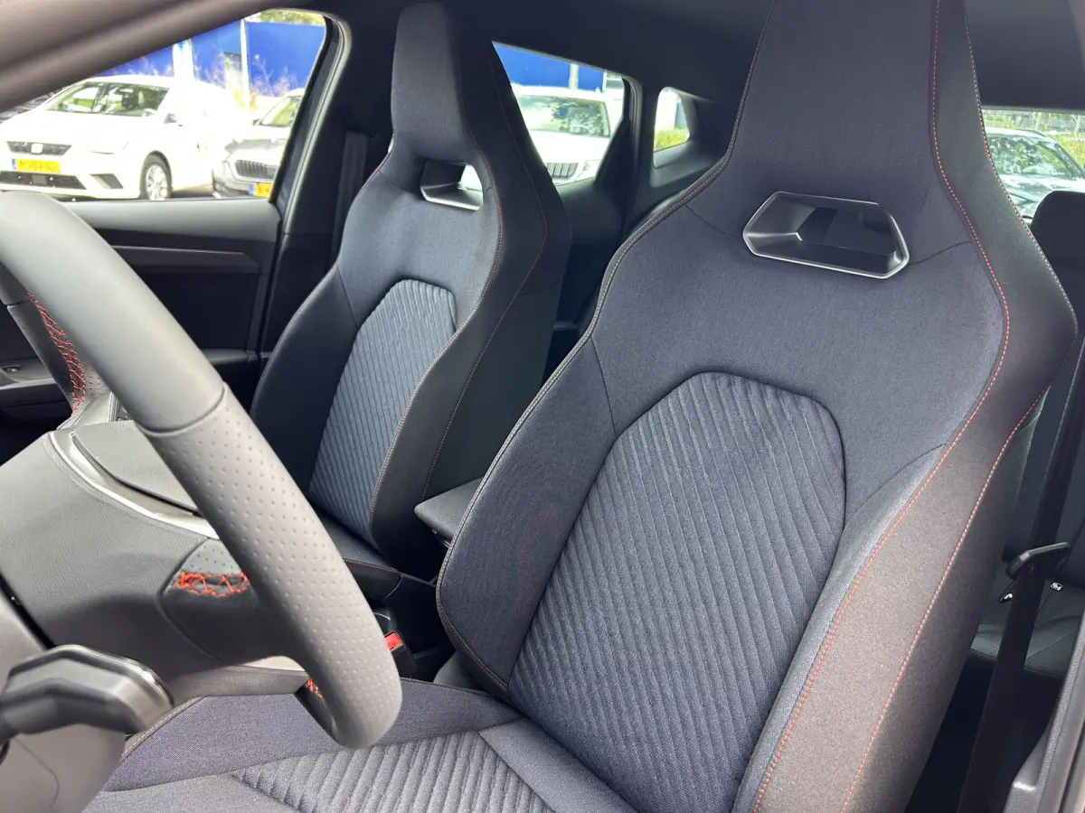 1.0 EcoTSI FR Anniversary Full LED koplampen | Apple CarPlay™ & Android Auto™ | Cruise control | Sportstoelen | Parkeersensoren voor & achter | Climate control