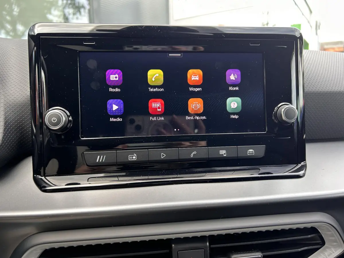 1.0 EcoTSI FR Anniversary Full LED koplampen | Apple CarPlay™ & Android Auto™ | Cruise control | Sportstoelen | Parkeersensoren voor & achter | Climate control