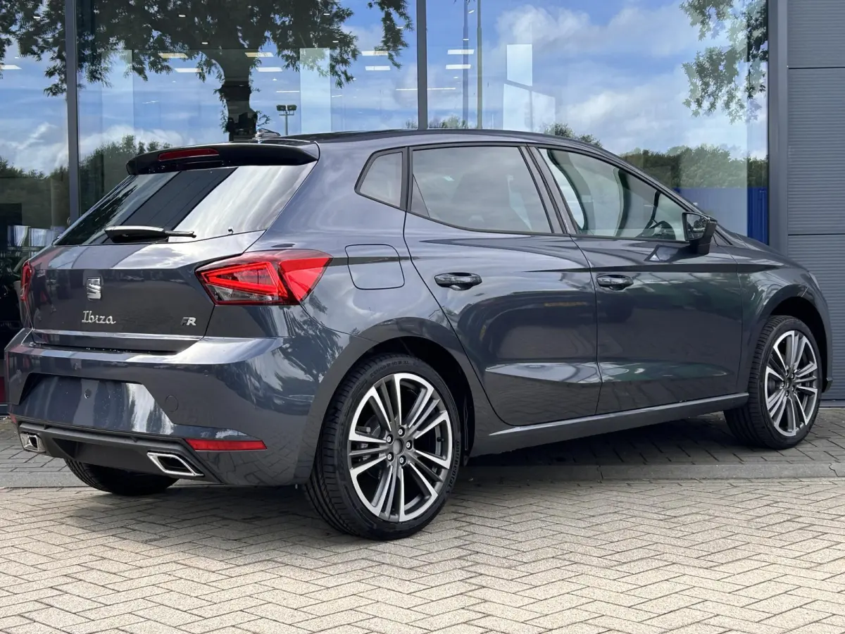 1.0 EcoTSI FR Anniversary Full LED koplampen | Apple CarPlay™ & Android Auto™ | Cruise control | Sportstoelen | Parkeersensoren voor & achter | Climate control