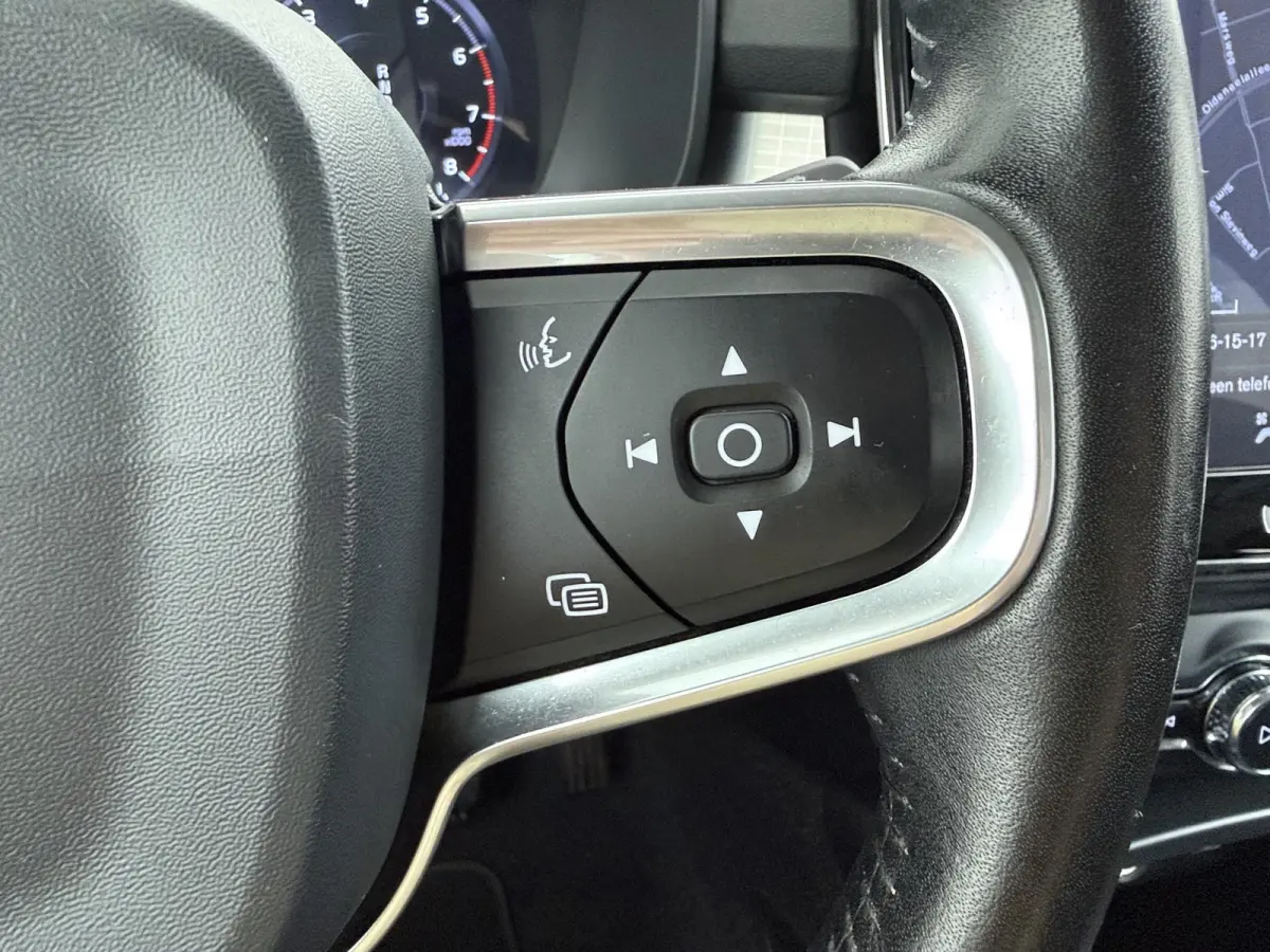 1.5 T3 Momentum Pro | Automaat | Adaptieve Cruise Control | Stoelverwarming |
