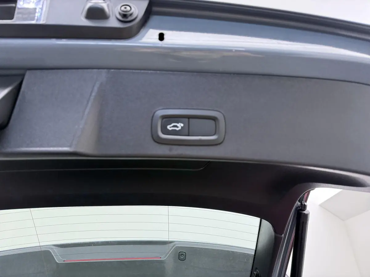 1.5 T3 Momentum Pro | Automaat | Adaptieve Cruise Control | Stoelverwarming |