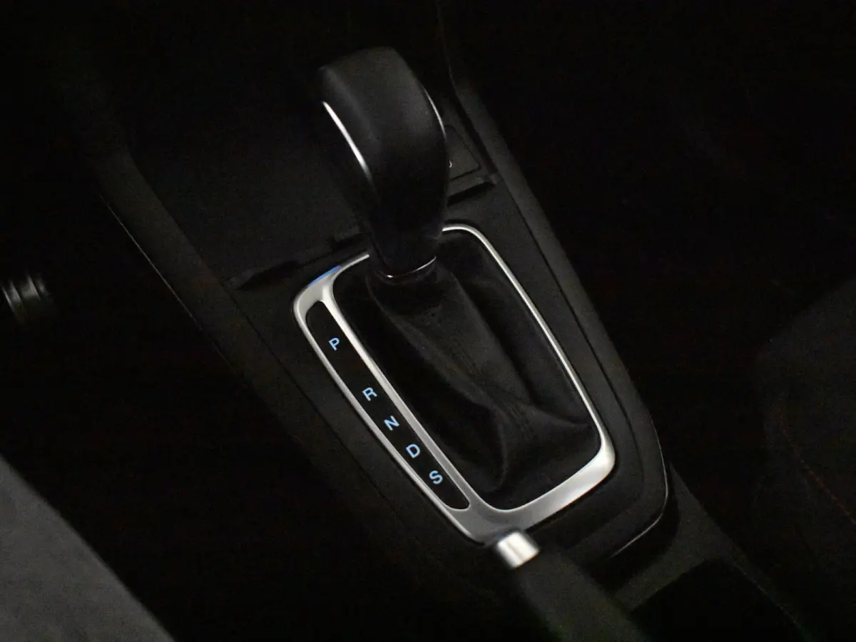 1.0 EcoBoost ST-Line 125PK AUTO | Achteruitrijcamera | Navigatie | Cruise control | Stoel/stuurverwarming | voorruit verwarming | DAB | LED | App Connect | 17"LMV