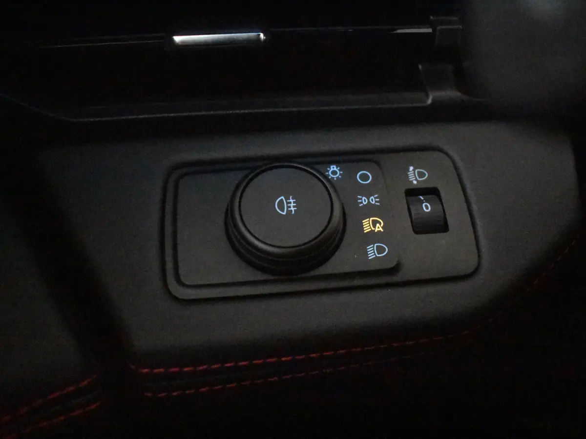 1.0 EcoBoost ST-Line 125PK AUTO | Achteruitrijcamera | Navigatie | Cruise control | Stoel/stuurverwarming | voorruit verwarming | DAB | LED | App Connect | 17"LMV