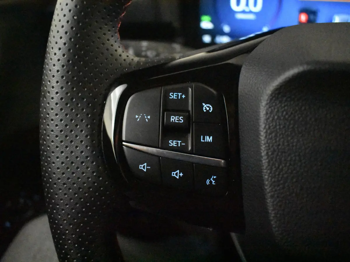 1.0 EcoBoost ST-Line 125PK AUTO | Achteruitrijcamera | Navigatie | Cruise control | Stoel/stuurverwarming | voorruit verwarming | DAB | LED | App Connect | 17"LMV